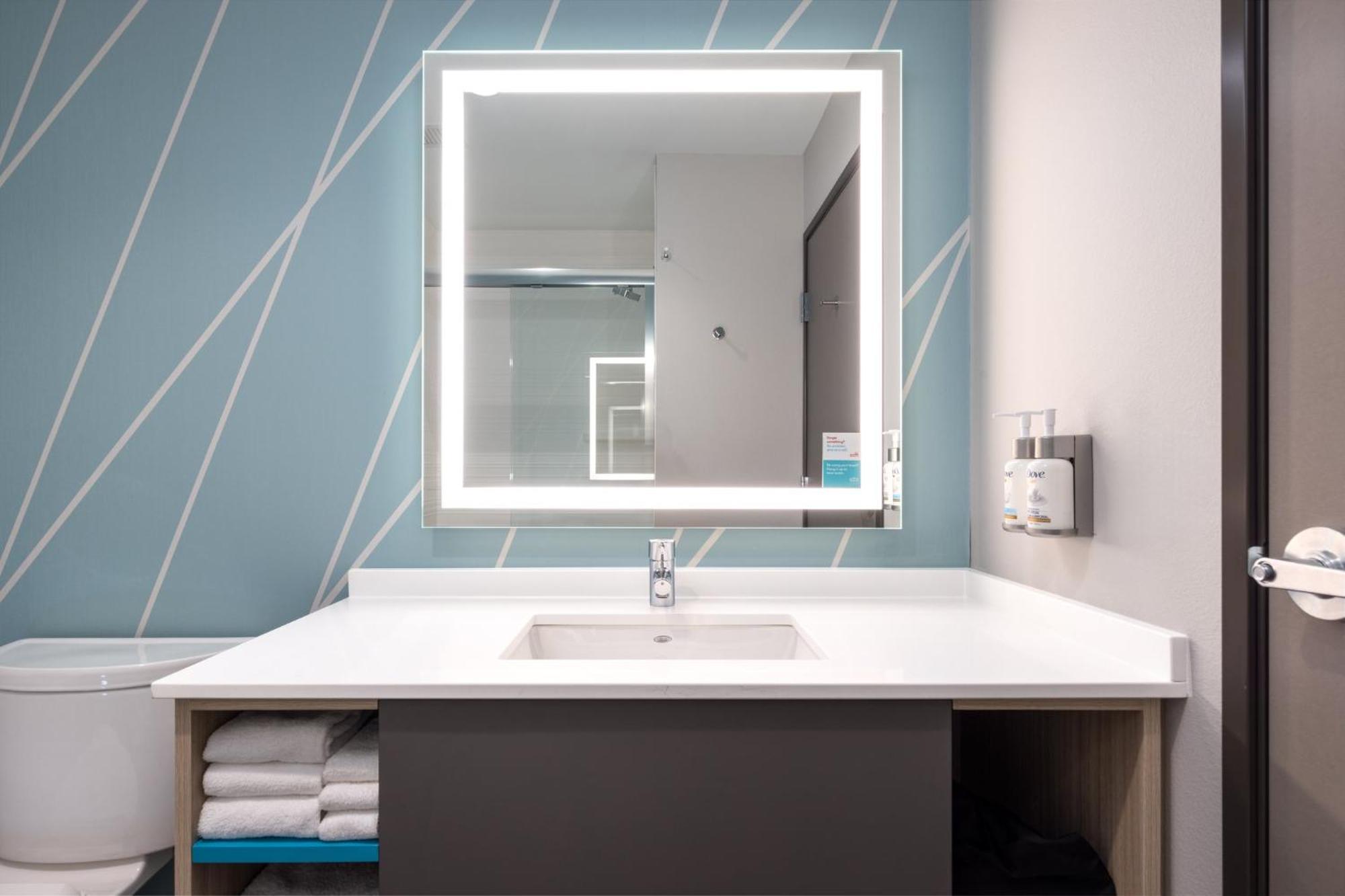 Hotel Avid West By Ihg
